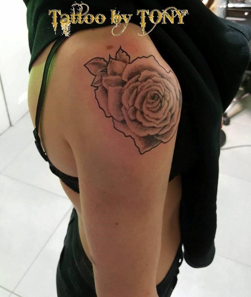 Tatouages Ornements rose