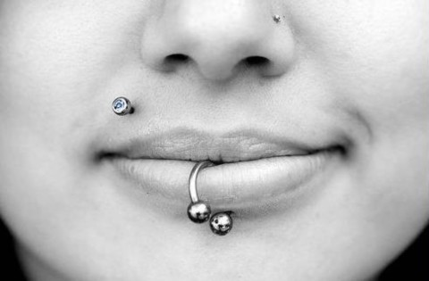 Piercing Madonna et lèvre Piercing Madonna et lèvre